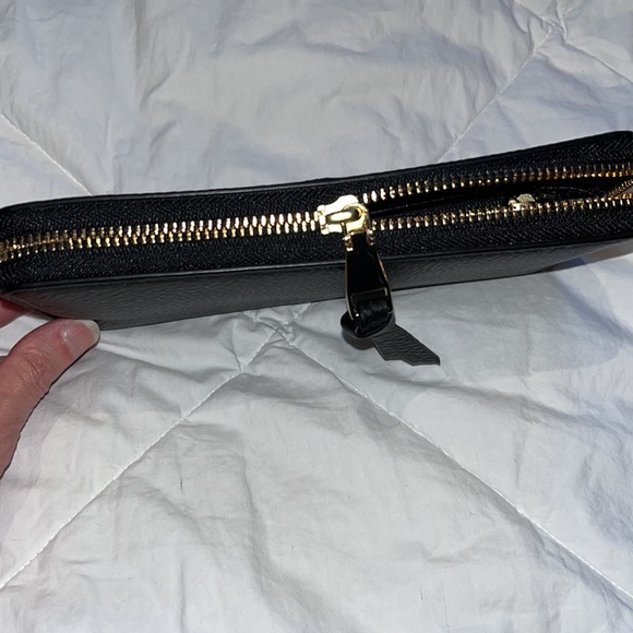 NWOT Tory Burch women’s zippered wallet black & gold - Picture 10 of 13
